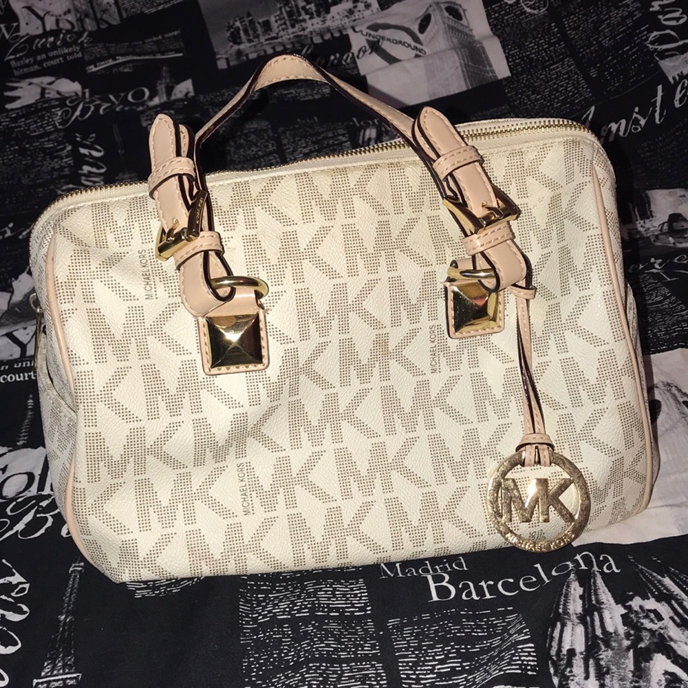 Micheal Kors Grayson medium satchel signature
